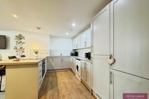 Rhyl, LL18 - property photo