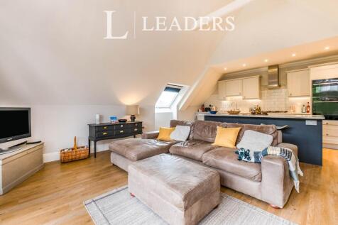 Chewton Oaks, 48 Ringwood Road, BH23 photo 2