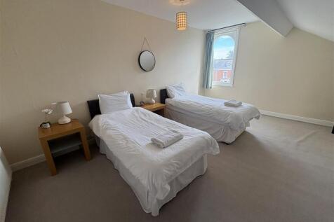 Albion Crecsent, Scarborough photo 5
