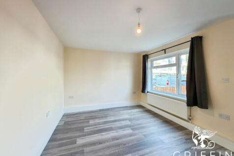 Dukes Avenue, Grays, RM17 photo 4