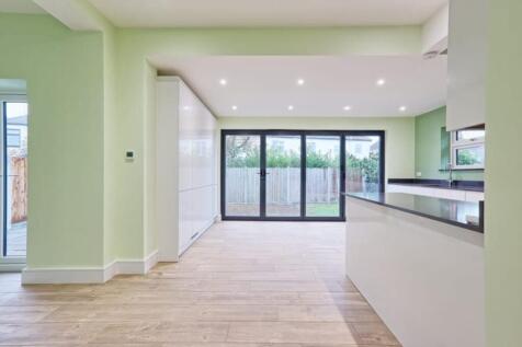 Acacia Drive Southend-on-Sea SS1 3 photo 4