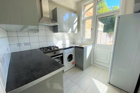 Bourne Hill, Palmers Green, London, N13 photo 5