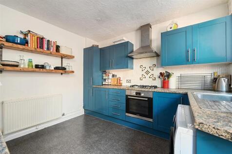 Windlesham Close, BN41 (7).jpg