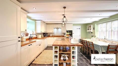 Kitchen &amp; Dining Area