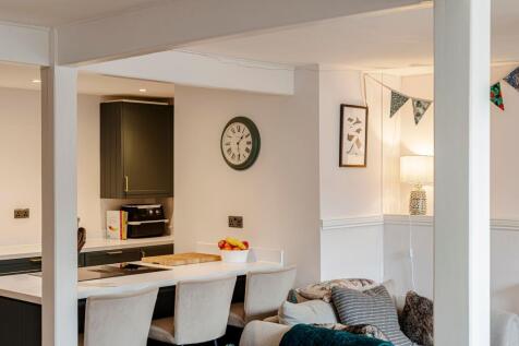 Kitchen/Living/Dining Room (6)