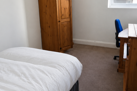 5-bed flat on 3B North Friary House, £550/mo