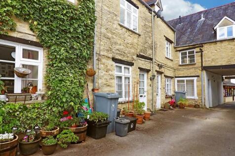 2-bed terraced on High Street, Witney, Oxfordshire, £1,150/mo
