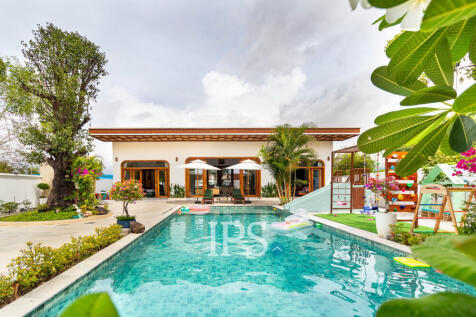 4 Bedroom Villa For Sale - Svay Dangkum, Siem Reap