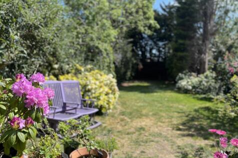 Presented by Clinton at EweMove Bexleyheath and Da