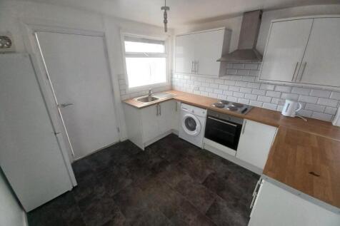 Farndale Gardens, Leeds, West Yorkshire, LS14 photo 3