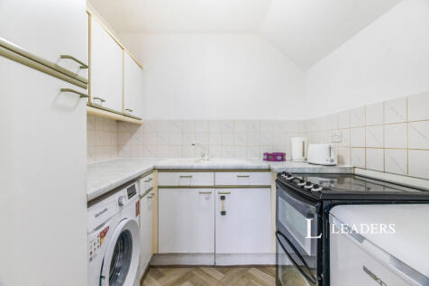 Weatherall Close, Addlestone, KT15 photo 3