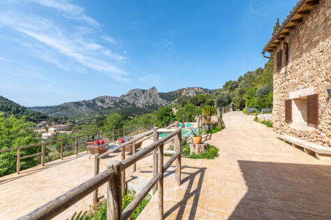 View over the outdoor area