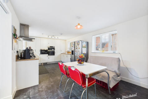 CAM03218G0-PR0644-STILL020