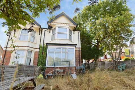 High Wycombe, HP11 - property photo