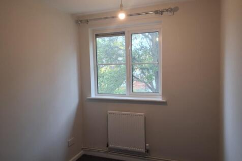 Burns Villas, East Lane photo 5