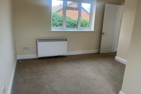 Fairborne Way, Guildford photo 4