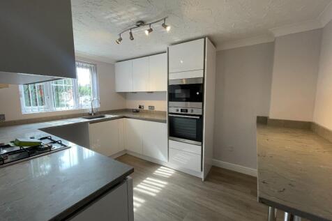 Burdett Grove, PE7 photo 3