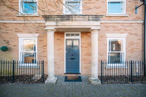 1 Corsbie Close [Portico Detail] 01.jpg