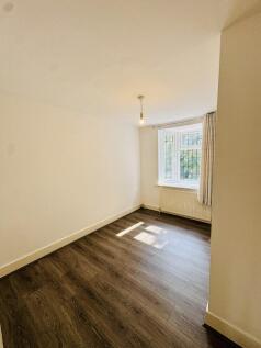 Tudor Ct, E17 8ET photo 3