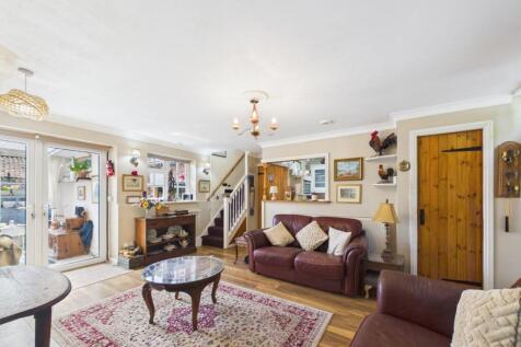 Lounge/Dining Area
