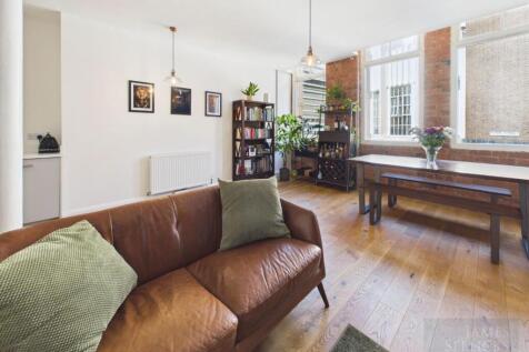 Open Plan Living/Dining Area