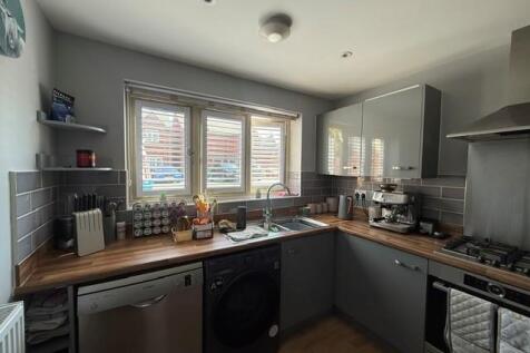 Kitchen 1.jpg