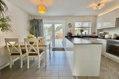 Kitchen/ Dining Room