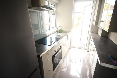 End terrace house to rent Maypole Crescent, Ilfor