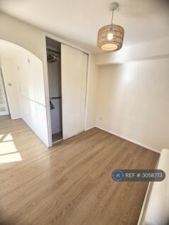 Shorwell Court, Purfleet, RM19 photo 4