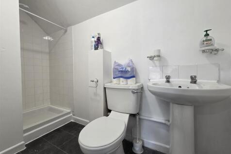 ENSUITE SHOWER ROOM