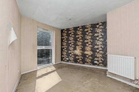 8 Quinneys, Cambridge Road West, Farnborough GU14 6RA