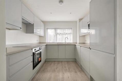 Diana Close, E18