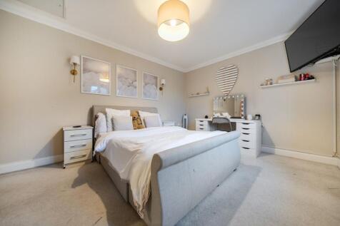 Principal bedroom