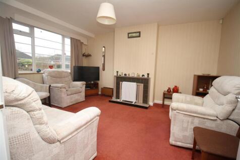 48 Shenley lounge a.JPG
