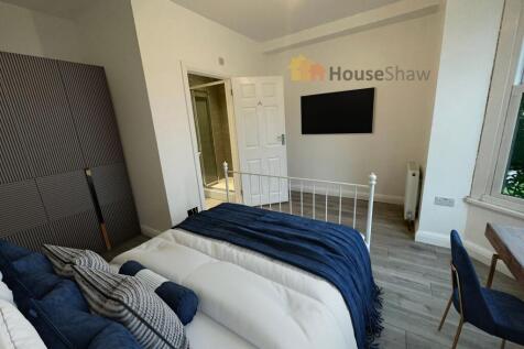 Studio house on 25 Castle Street, High Wycombe, HP13, £950/mo