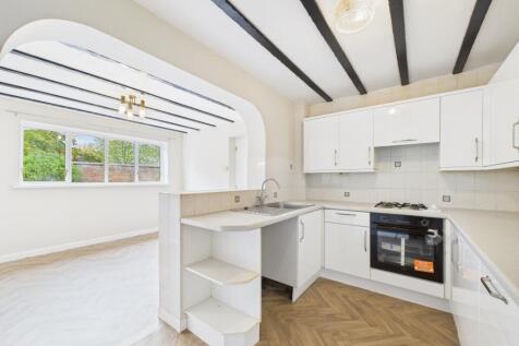 CAM02023G0-PR0178-STILL013