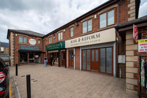 Retail Property (out of town) to rent Image 3