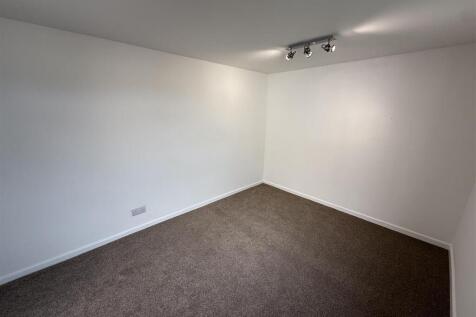 Studio/Fourth bedroom