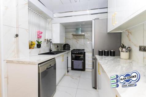 FITTED KITCHEN
