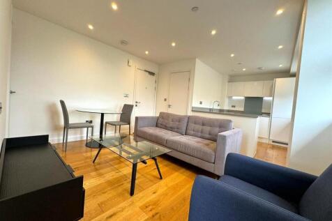 Living room pic 6.jpg