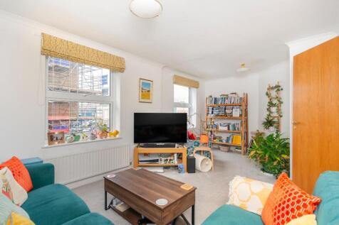 0W6RWW - Living Room A.jpg