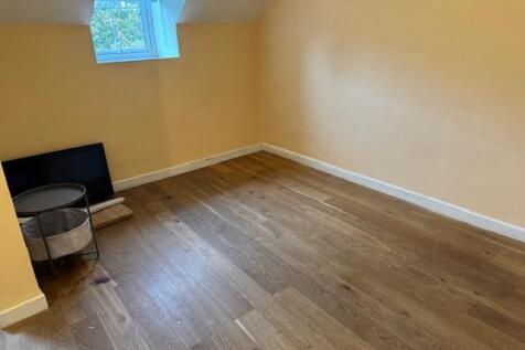BEDSITTING ROOM