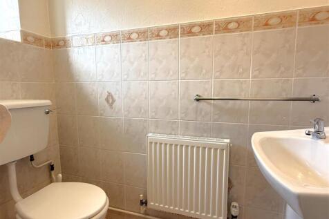 GUEST CLOAKROOM