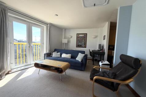 Living room pic 6.jpeg
