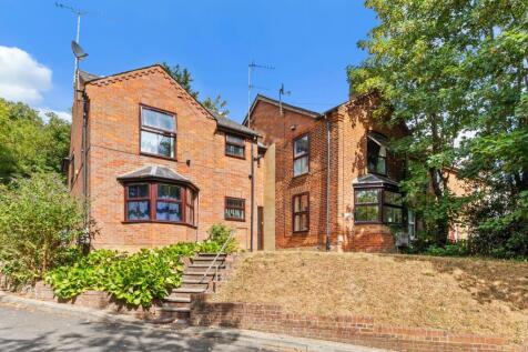 High Wycombe, HP13 - property photo