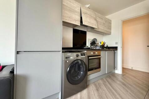 Wimborne Road, Poole, Dorset, BH15 photo 3