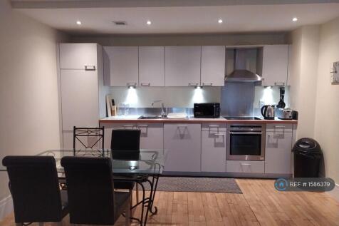 Kitchen &amp; Living Area