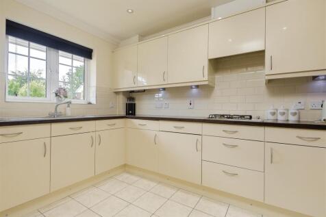 Willow Close, Banstead photo 4