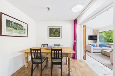 8. CAM04922G0-PR0058-STILL020