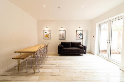 42PR Living Area